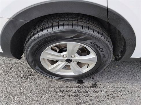 Used 2024 Kia Sorento LX image 9