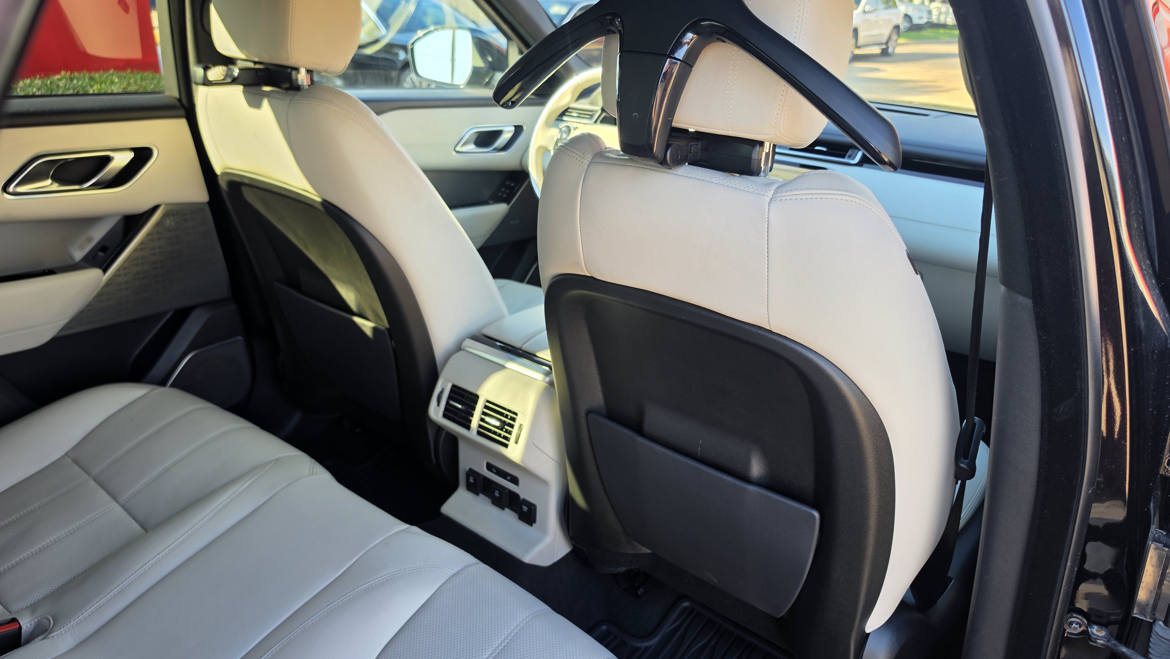 Used 2018 Land Rover Range Rover Velar R-Dynamic SE AWD/4WD image 29