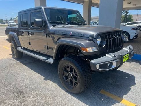 Used 2021 Jeep Gladiator Sport AWD/4WD image 2