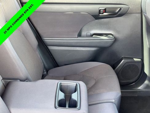 Used 2023 Toyota Highlander LE image 11