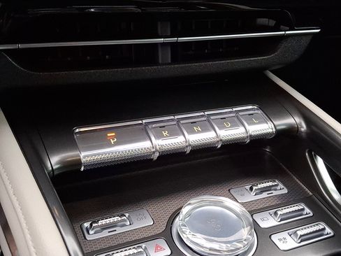 Certified 2024 Lincoln Nautilus Premier image 16