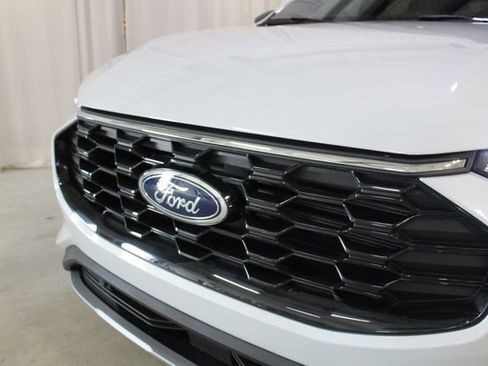 Used 2025 Ford Escape ST-Line w/ Tech Pack #1 AWD/4WD image 32