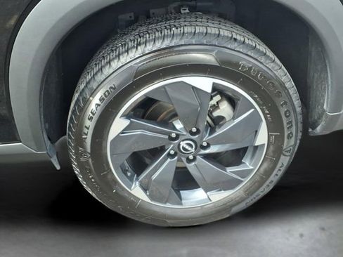 Used 2025 Nissan Rogue SV image 18