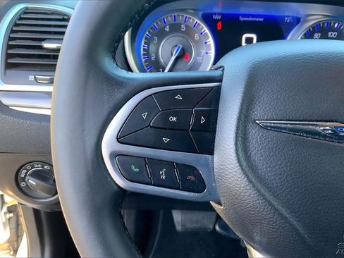 Used 2022 Chrysler 300 Touring w/ Sport Appearance Package image 15