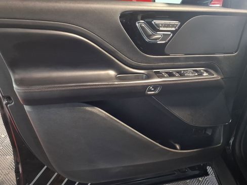 Used 2022 Lincoln Aviator AWD image 17