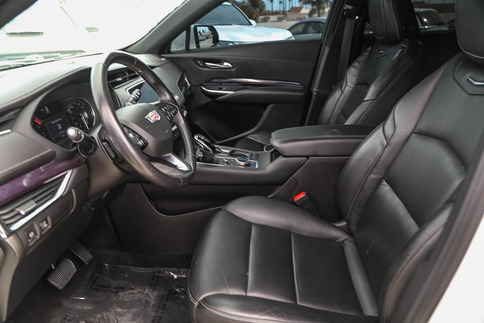 Used 2023 Cadillac XT4 Luxury w/ Cold Weather Package FWD image 17