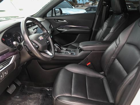 Used 2023 Cadillac XT4 Luxury w/ Cold Weather Package FWD image 17
