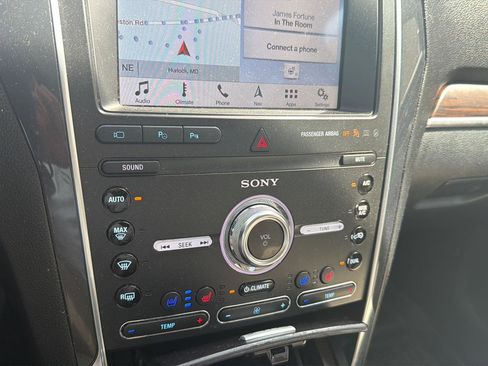 Used 2019 Ford Explorer Limited w/ Limited Luxury Package image 10