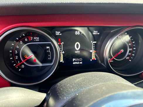 Used 2020 Jeep Gladiator Rubicon w/ Dual Top Group AWD/4WD image 10