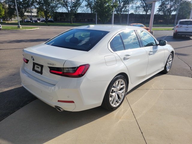 Used 2026 BMW 330i xDrive Sedan AWD/4WD image 9
