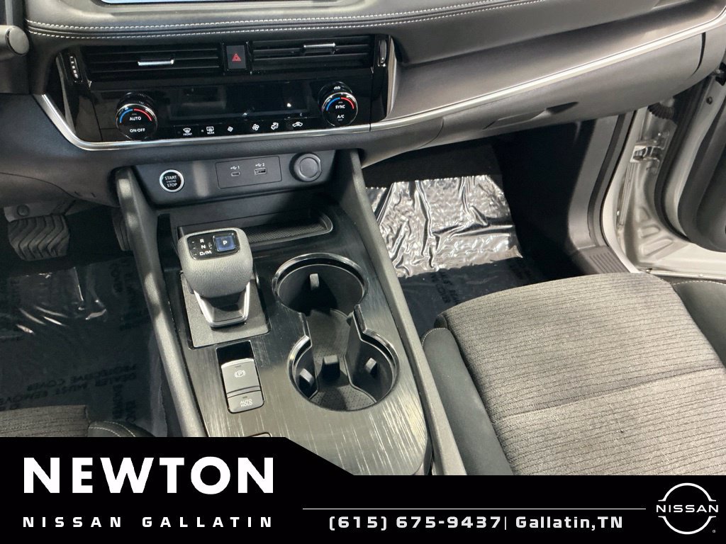 Used 2022 Nissan Rogue SV FWD image 11