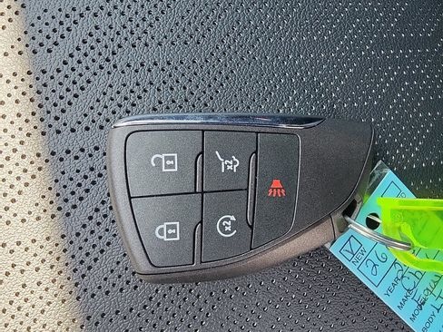 New 2026 Chevrolet Equinox LT w/ Convenience Package II FWD image 26