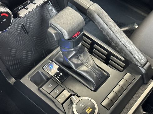Used 2025 Toyota Tacoma TRD Sport AWD/4WD image 27