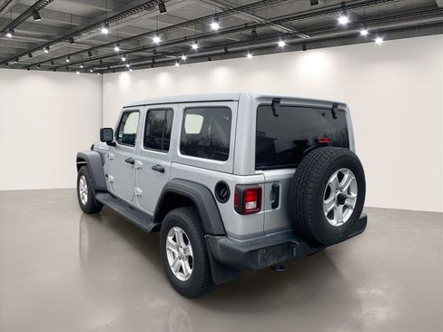 Used 2022 Jeep Wrangler Unlimited Sport w/ Sun And Sound Package AWD/4WD image 5