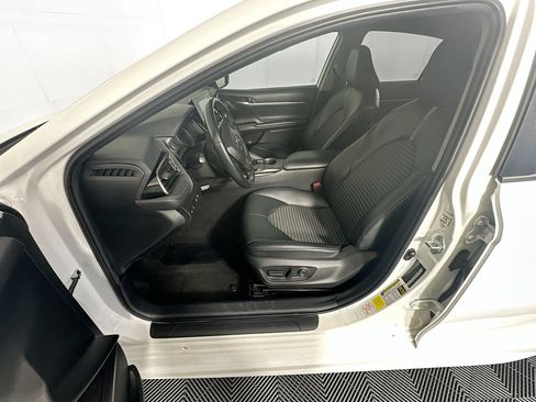 Used 2021 Toyota Camry SE FWD image 13
