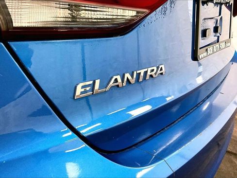 Used 2017 Hyundai Elantra Limited w/ Limited Tech Package 04 image 13