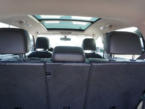 Used 2021 Volkswagen Tiguan SE w/ Panoramic Sunroof Package image 11