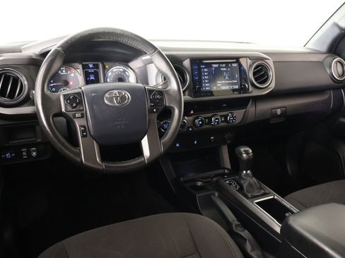 Used 2017 Toyota Tacoma TRD Off-Road w/ Tow Package (A/T) AWD/4WD image 2
