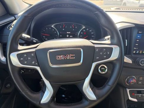 Used 2024 GMC Terrain SLT FWD image 9