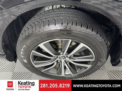 Certified 2021 Toyota Venza LE image 31