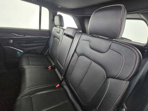 Used 2023 Jeep Grand Cherokee Overland w/ Advanced Protech Group III AWD/4WD image 18
