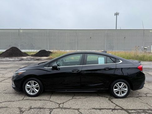 Used 2018 Chevrolet Cruze LT w/ Convenience Package FWD image 5