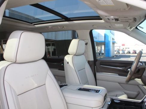 Used 2023 GMC Yukon XL Denali AWD/4WD image 17