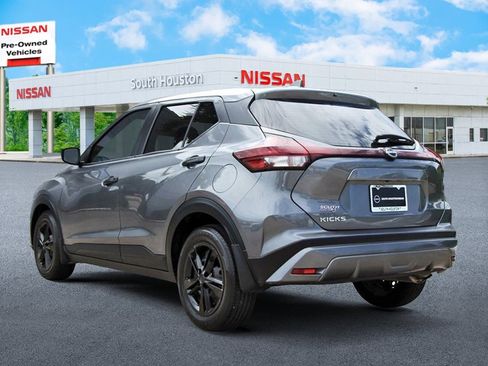 Used 2024 Nissan Kicks S FWD image 3