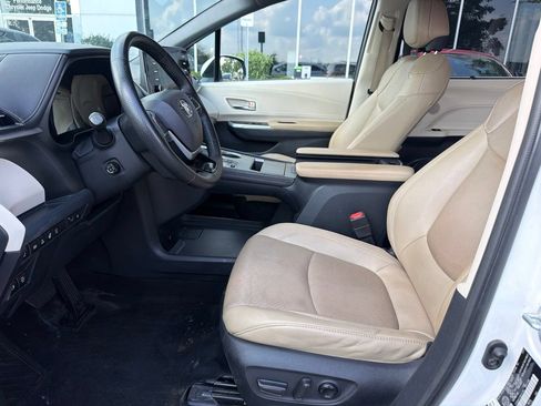 Used 2022 Toyota Sienna Limited AWD/4WD image 14