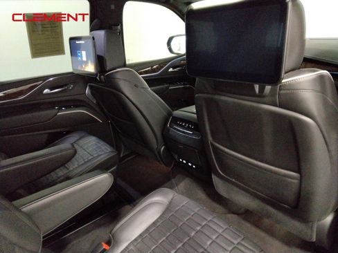 Used 2023 Cadillac Escalade Sport Platinum w/ LPO, ONYX Package image 44