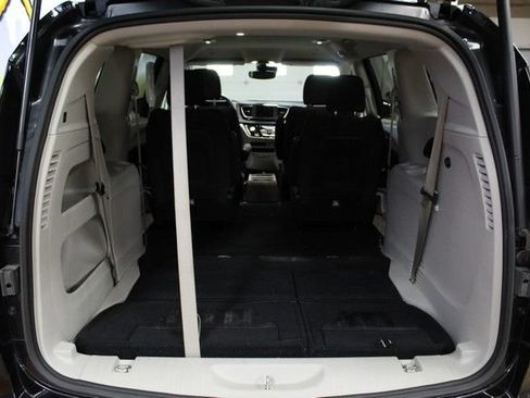Used 2023 Chrysler Voyager LX FWD image 5