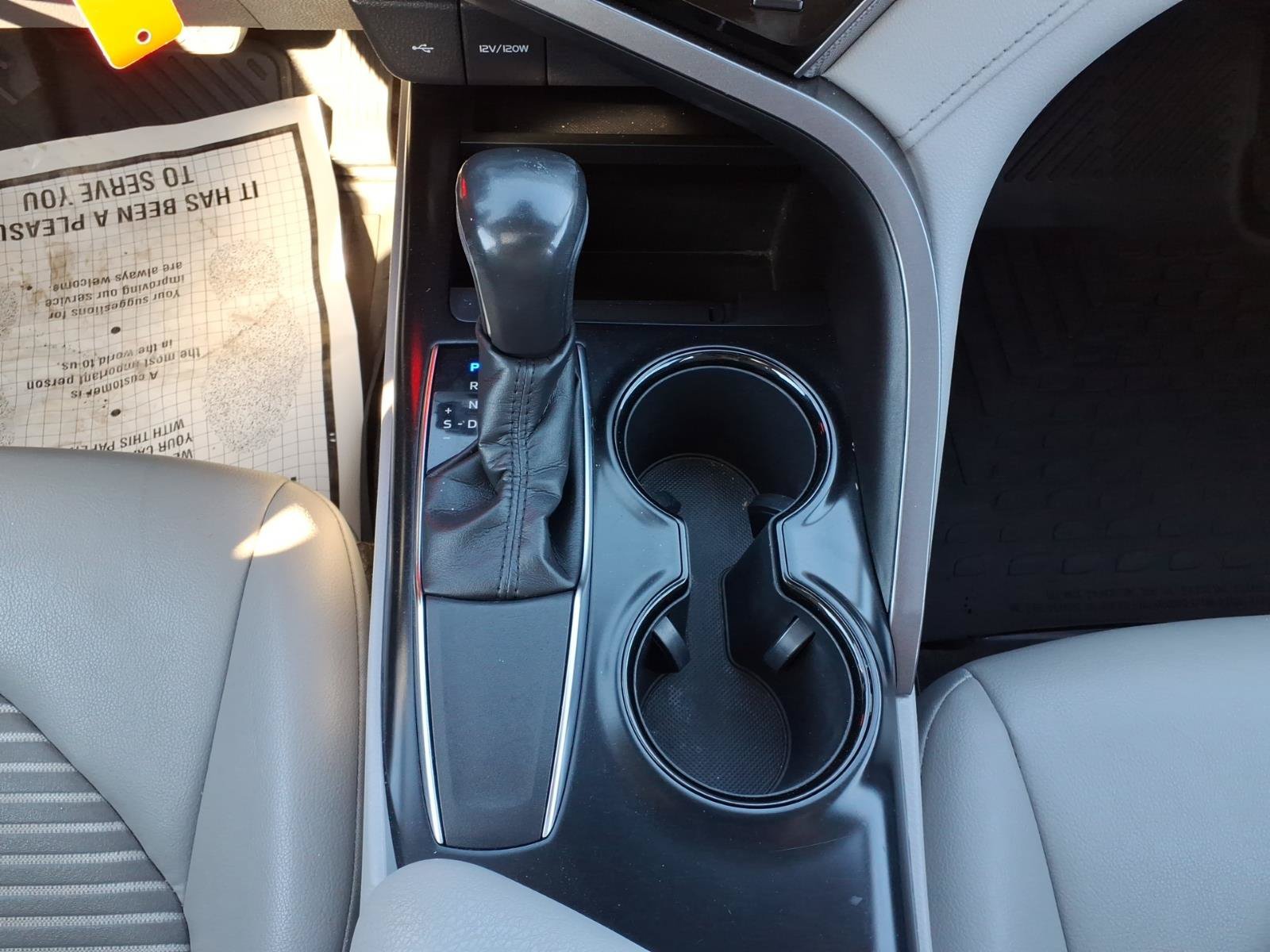 Used 2020 Toyota Camry SE FWD image 12