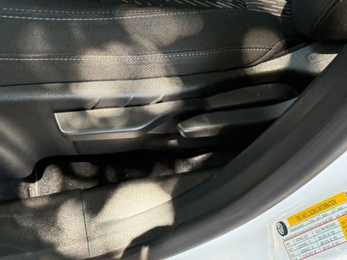 Used 2025 Chevrolet Equinox LT FWD image 23