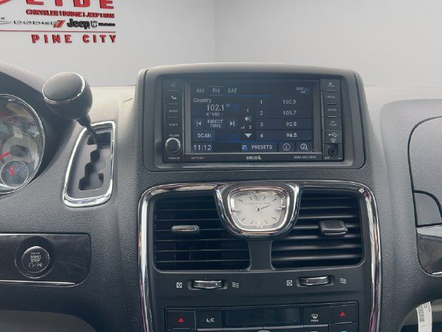 Used 2015 Chrysler Town & Country Touring-L w/ Driver Convenience Group FWD image 21