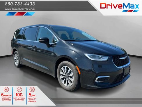 Used 2024 Chrysler Pacifica Limited FWD image 1