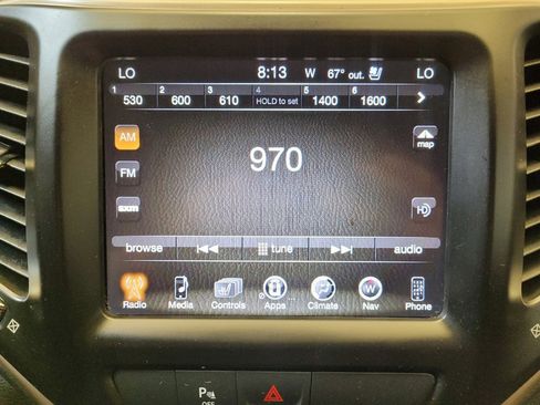 Used 2018 Jeep Cherokee Limited w/ Luxury Group AWD/4WD image 25