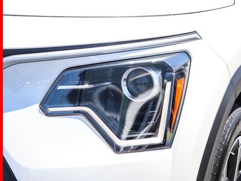 Certified 2025 Kia Niro EX FWD image 11