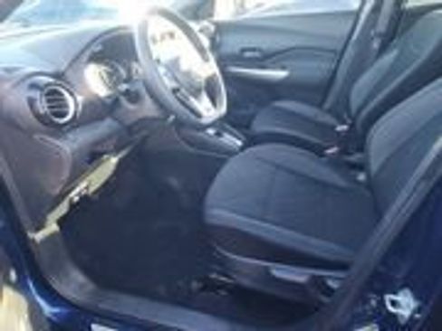 Used 2019 Nissan Kicks SV image 2