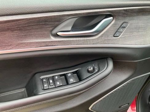 Certified 2023 Jeep Grand Cherokee Limited w/ Luxury Tech Group II AWD/4WD image 10
