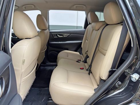 Used 2020 Nissan Rogue SV FWD image 35
