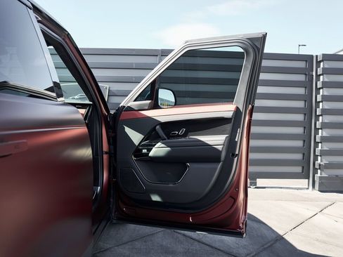 Used 2025 Land Rover Range Rover Sport SV Edition Two image 18