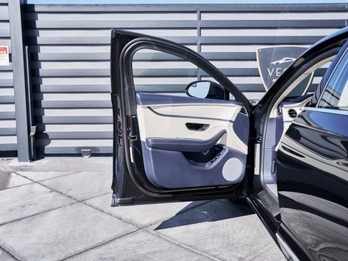 Used 2024 Bentley Flying Spur V8 image 27