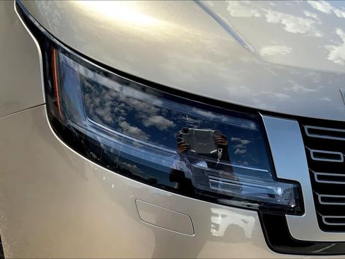 New 2025 Land Rover Range Rover SE image 13