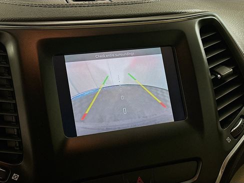 Used 2019 Jeep Cherokee Latitude w/ Popular Appearance Group image 21