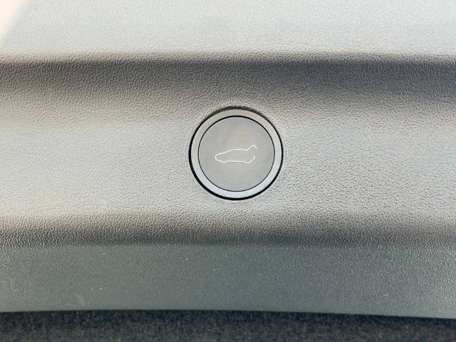 Used 2022 Tesla Model Y Performance AWD/4WD image 13