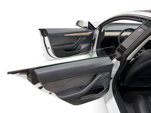 Certified 2023 Tesla Model 3 Standard Range RWD image 10