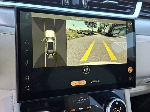 Used 2025 Jaguar F-PACE R-Dynamic S image 19