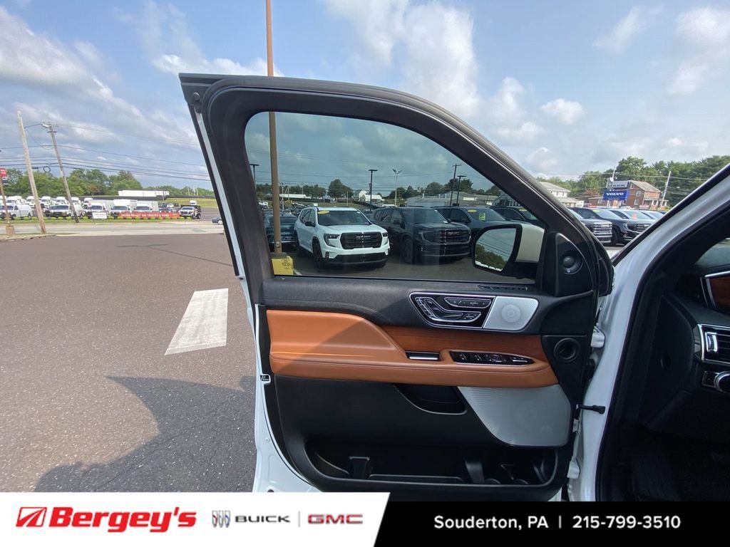 Used 2020 Lincoln Navigator Reserve w/ Equipment Group 208A Reserve AWD/4WD image 25