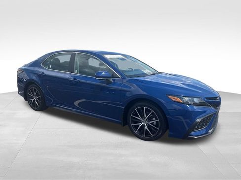 Used 2023 Toyota Camry SE w/ Convenience Package FWD image 7