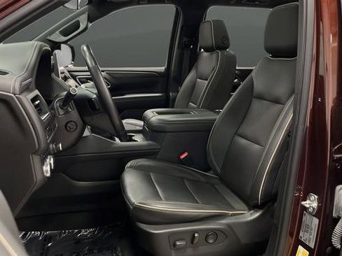 Used 2022 GMC Yukon XL SLT w/ SLT Premium Package AWD/4WD image 9